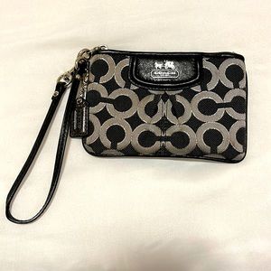 COACH>> Wristlet